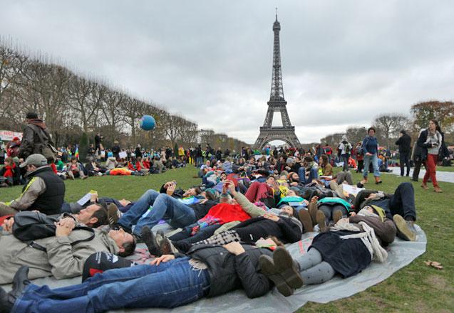 World nations may be hours away from reaching landmark climate accord at Paris talks