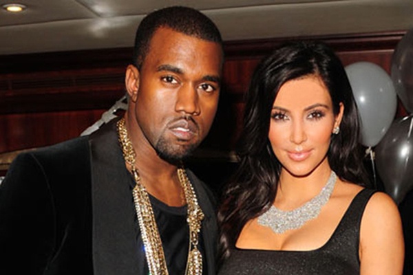 Kim Kardashian gives birth to baby boy