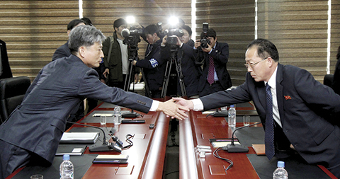 TOPSHOT- South Korean Vice Unification Minister Hwang Boo Gi, Seoul's chief delegate for high-level talks with North Korea shakes hands with his North Korean counterpart Jon Jong Su during their meeting at the Kaesong joint industrial zone on