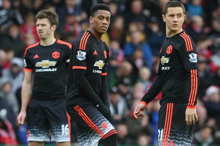 Manchester United slumped to a third straight Premier League defeat to pile the pressure on Louis van Gaal