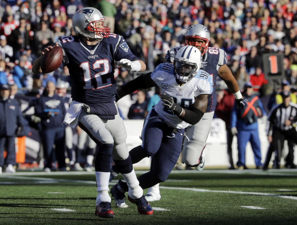 Patriots improve to 12-2 with easy win over Titans