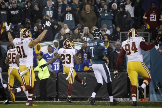 Washington celebrates a De Angelo Hall fumble recovery for a touchdown