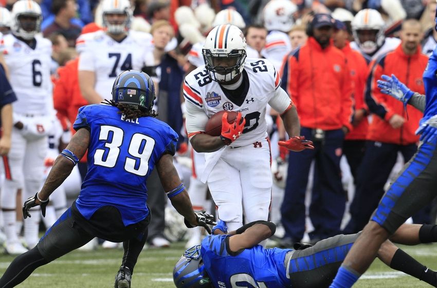 Auburn defense shuts down Memphis Lynch in Birmingham Bowl win