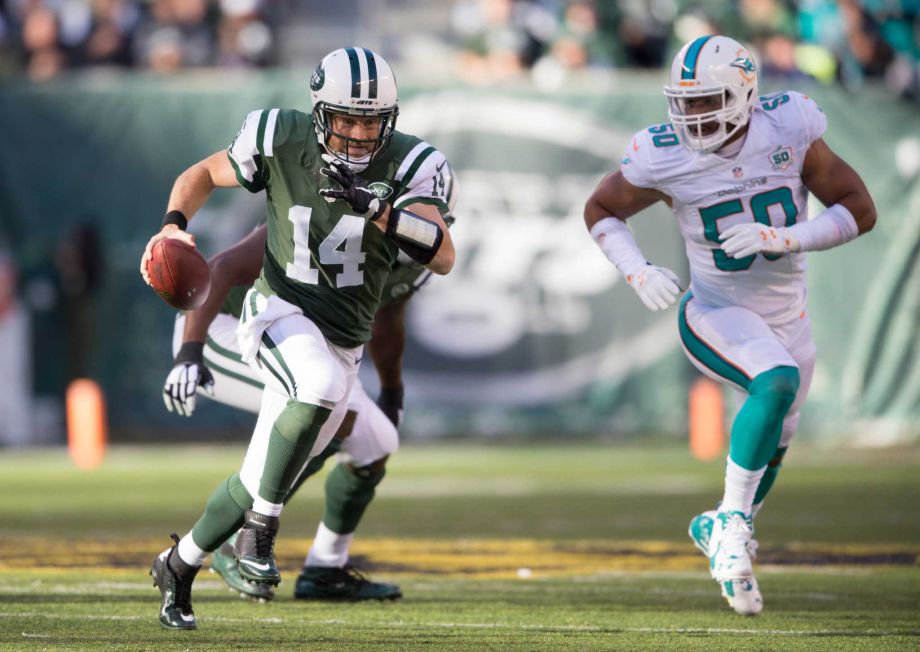 New York Jets quarterback Ryan Fitzpatrick scrambles in the first half of a football game against the Miami Dolphins at Met Life Stadium in East Rutherford N.J. Nov. 29 2015. The Jets won 38 20. ORG XMIT XNYT65