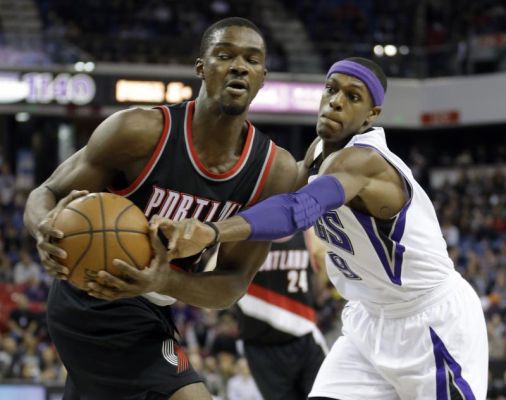 Sacramento Kings guard Rajon Rondo right tries