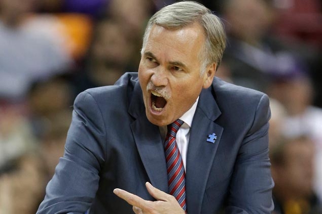 Sinking Sixers name Mike D'Antoni associate head coach