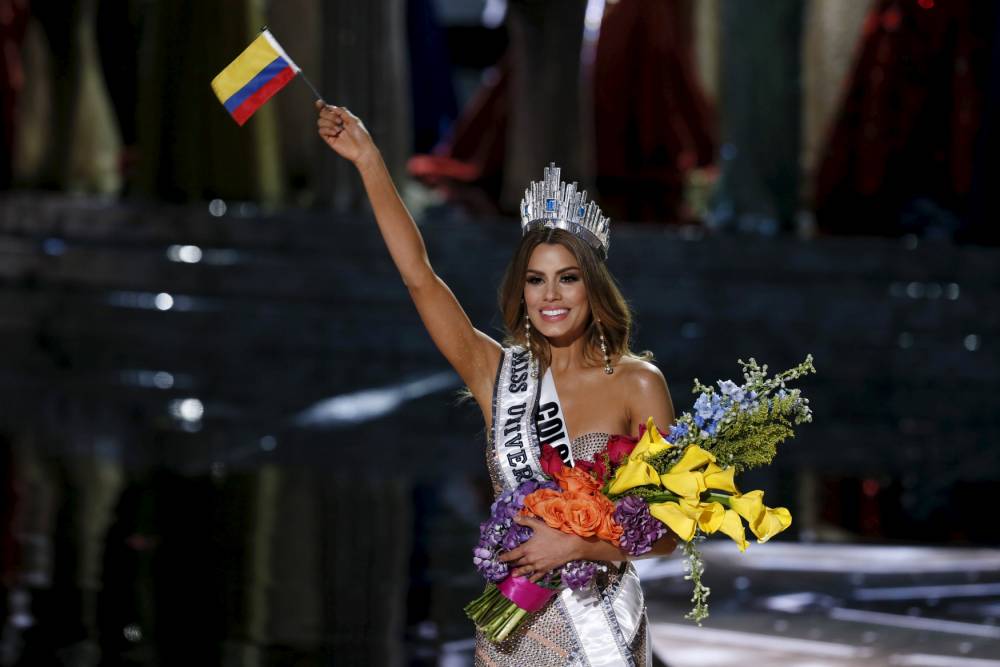 Oops... Steve Harvey accidentally crowns wrong winner of Miss Universe