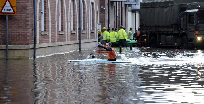 More British troops dispatched to help combat flooding