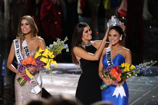 Steve Harvey crowns wrong winner of Miss Universe