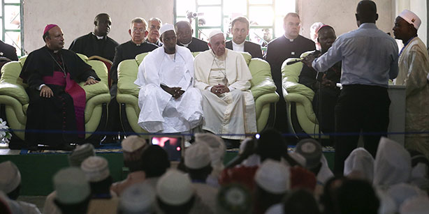 Pope ends Africa tour with mosque visit in CAR enclave