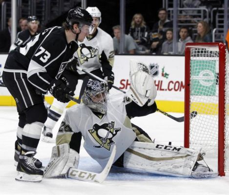 Pittsburgh Penguins goalie Marc Andre Fleury stop