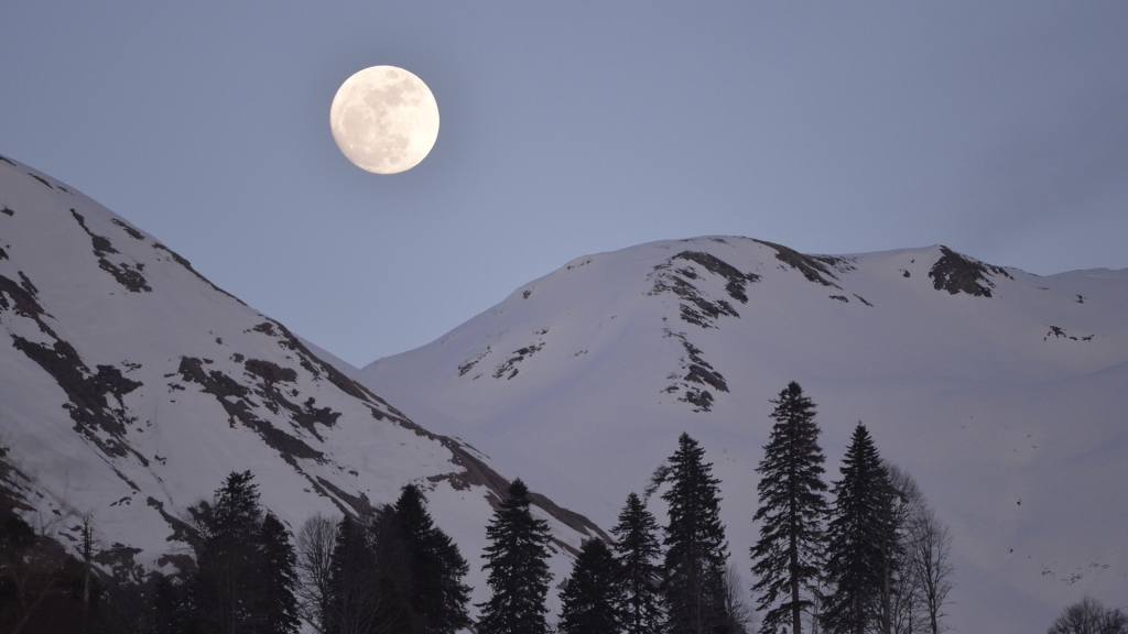 Rare Full Moon to Rise on Christmas; First in Nearly 40 Years