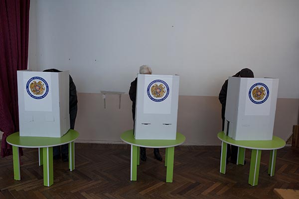 Ticking the Ballot Armenians voting in referendum not always follow traditional “Yes”/”No” patterns