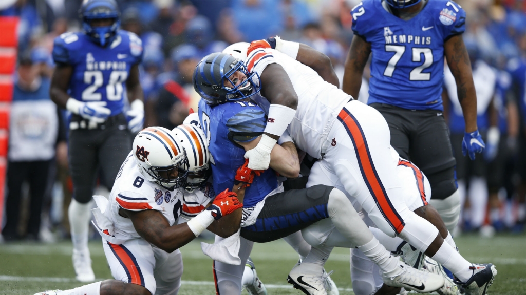 Auburn-sack-paxton-lynch-123015-getty-ftr