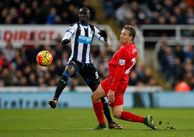 Newcastle United's Papiss Cisse in action with Liverpool's Lucas Leiva. Reuters