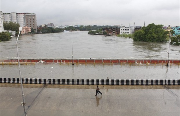 PM discusses TN flood situation with Singh, Jaitley, Naidu