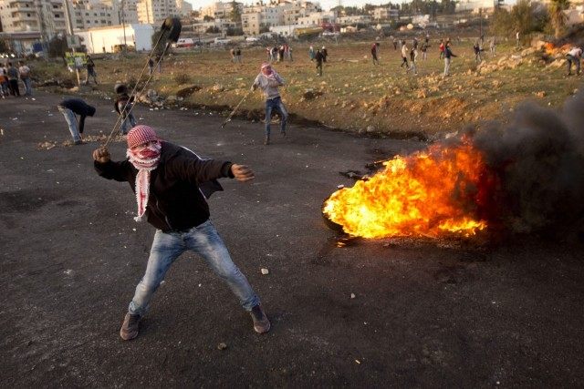 Palestinian Terrorist Attempts Knife Attack Shot Dead Israeli Army				The Associated Press				by AFP17 Dec 20150