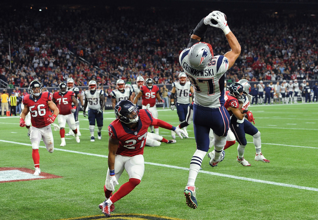 New England Patriots tight end Rob Gronkowski catches a pass for a touchdown over Houston Texans strong safety Quintin Demps during the first hall