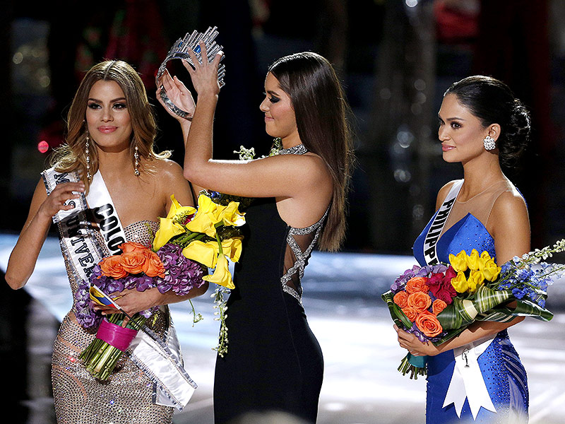 Miss Colombia Ariadna Gutierrez is stripped of her crown after if was given to her by mistake instead of Miss Philippines Pia Alonzo Wurtzbach