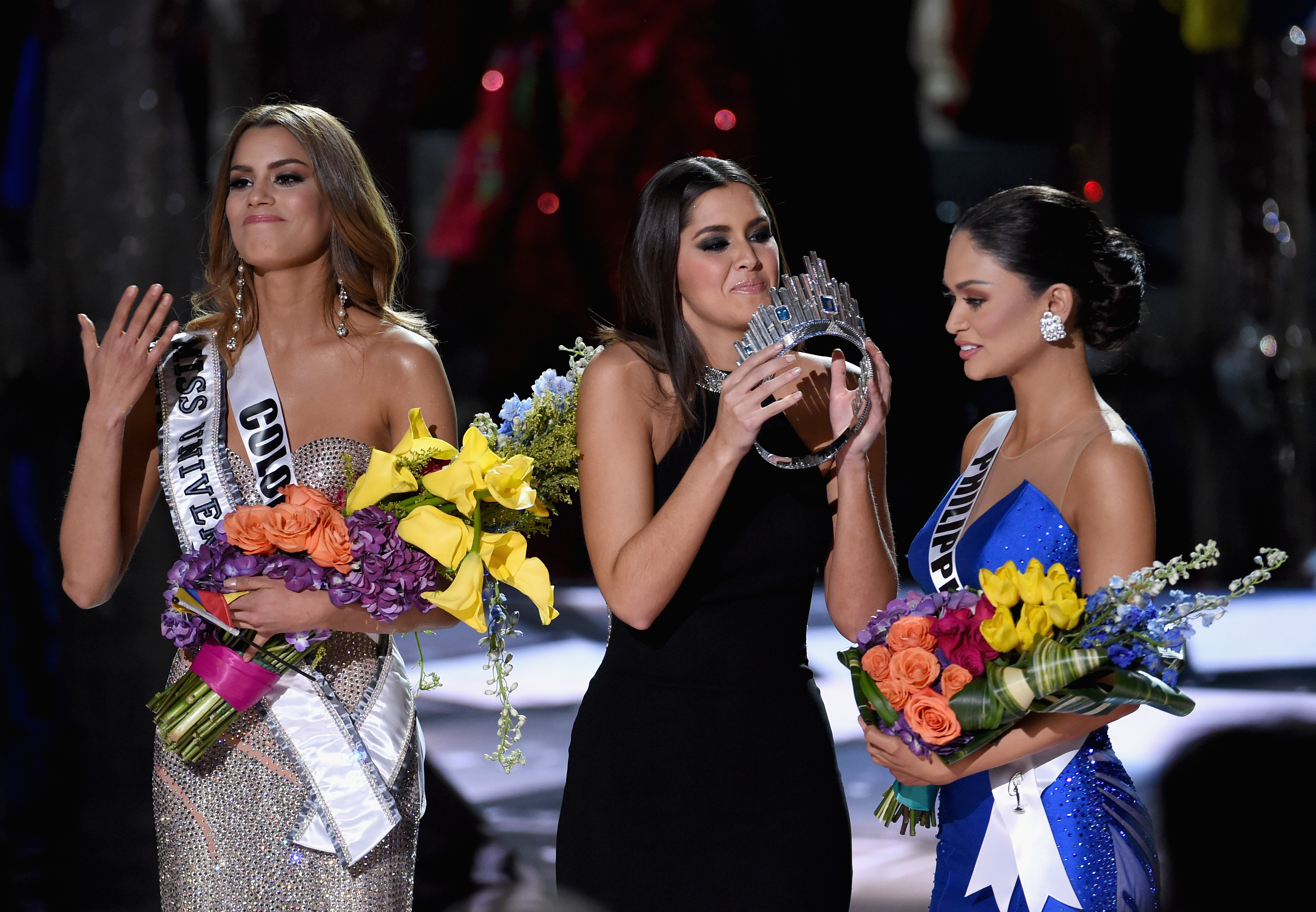 Miss Colombia 2015 Ariadna Gutierrez has her crown removed by Miss Universe 2014 Paulina Vega and given to the winner of Miss Universe 2015 Miss Phillipines 2015 Pia Alonzo Wurtzbach