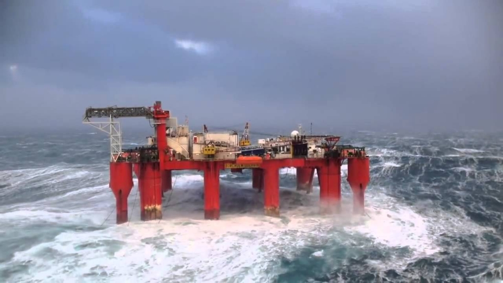 COSL Rig Evacuated After Damage From A Heavy Wave