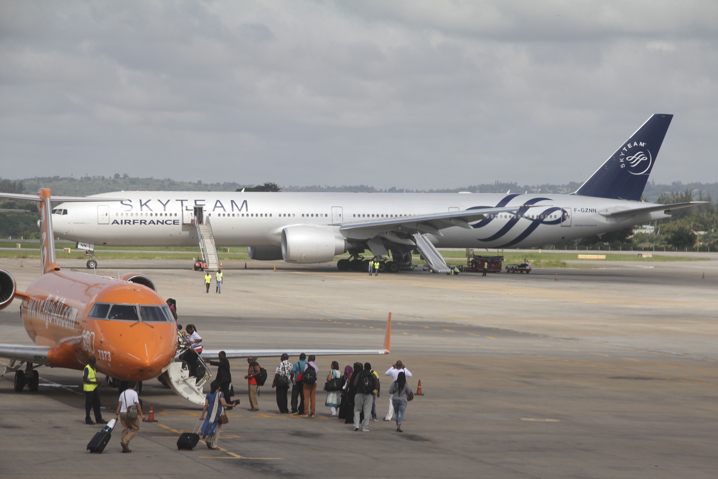 Air France CEO Says Suspected 'Explosive Device&#39 in Plane's Toilet Was a Hoax