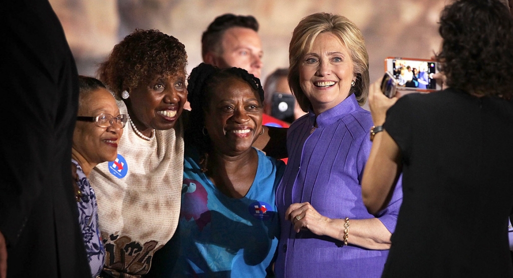 Hillary-Clinton-Looked-Unfazed-At-Democratic-Debate-On-Saturday-Night