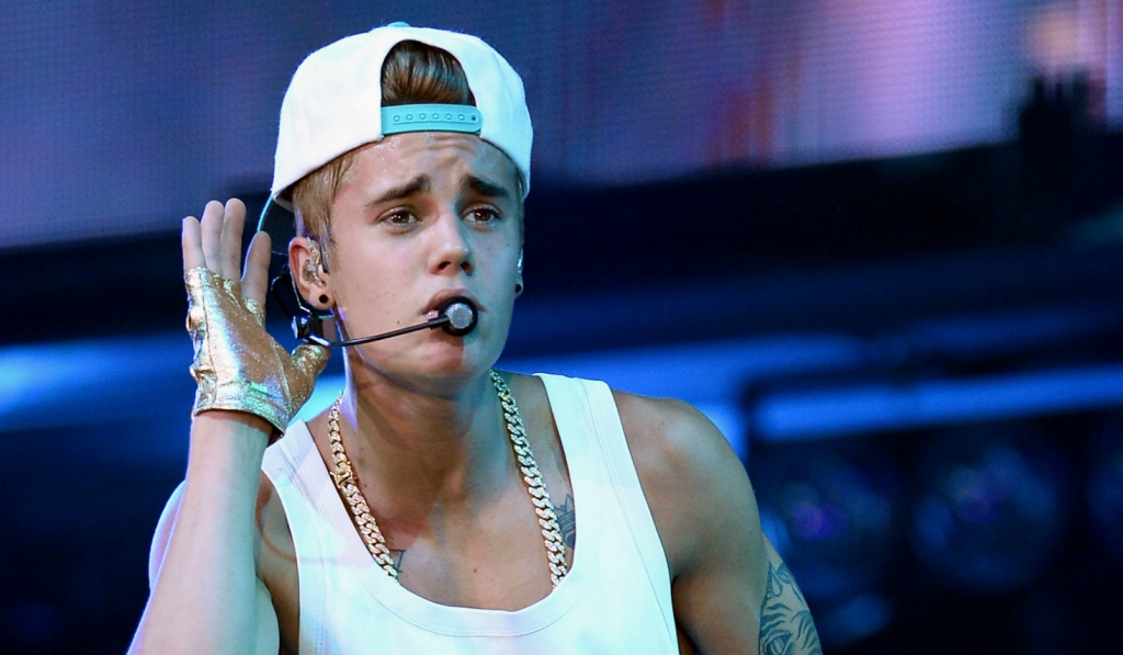 Justin Bieber holds narrow lead over NHS choir for Christmas No 1