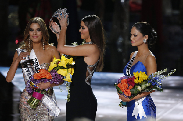 VIDEO: Miss Universe mistake crowns Colombia before Philippines