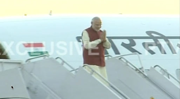 Nawaz Modi depart for Jati Umra from Allama Iqbal Airport