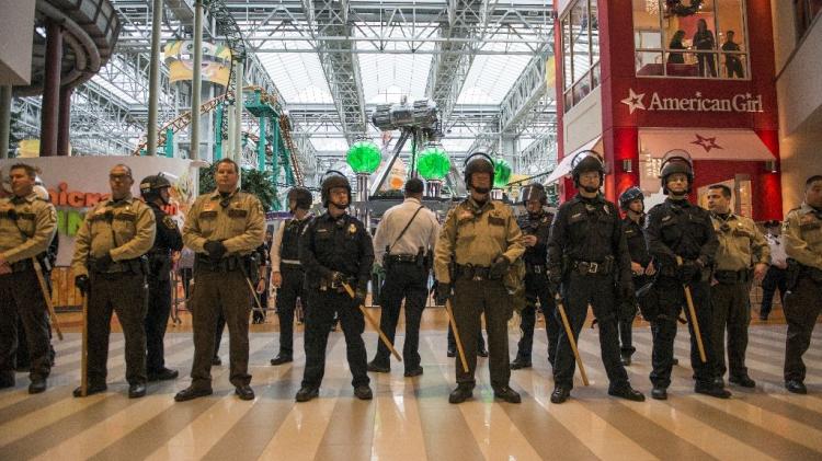 Police line up to move Black Lives Matter protestors out of the rotunda area of the Mall of America