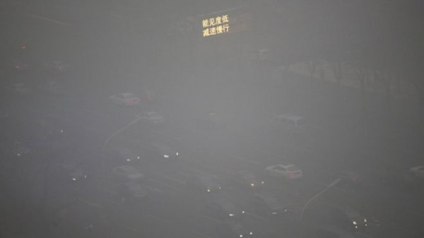 Dangerous Smog Is Blanketing Beijing And Forcing Citizens Inside