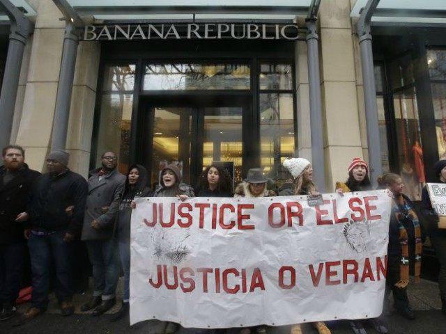 Some Stores Temporarily Shut Down by Black Friday Protesters in Chicago AP