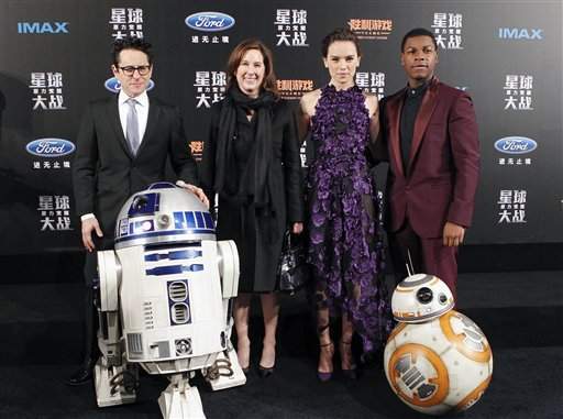 'Star Wars: The Force Awakens' Becomes Fastest Movie to $1 Billion