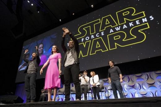 Star Wars: The Force Awakens crushes box office records