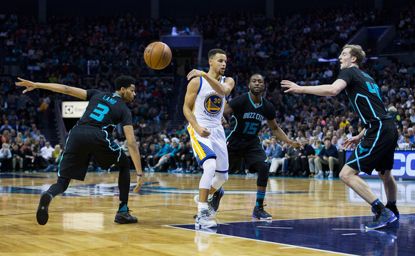 Stephen Curry's 28 third-quarter points blow up the Charlotte Hornets