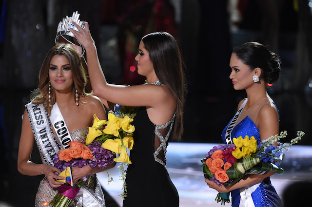 Steve Harvey Names Wrong Miss Universe 2015 Winner, Apologizes on Twitter