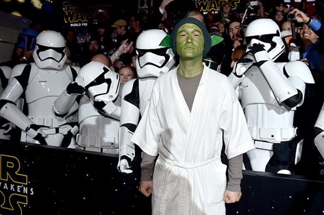 HOLLYWOOD CA- DECEMBER 14 Actor Joseph Gordon Levitt attends the World Premiere of Star Wars The Force Awakens at the Dolby El Capitan and TCL Theatres