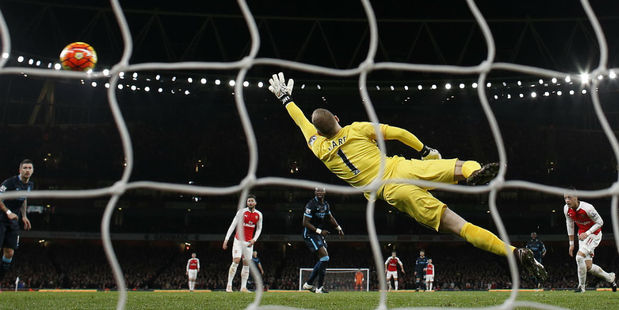 Theo Walcott scores for Arsenal in their 2-1 win over Manchester City