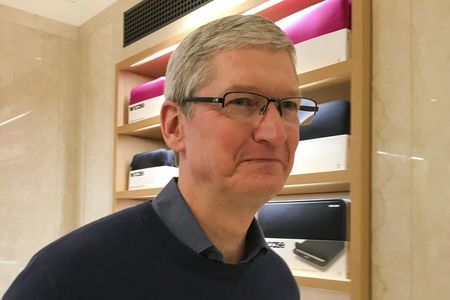 US-APPLE-TAXES:Tim Cook calls notion of Apple avoiding U.S. taxes political crap