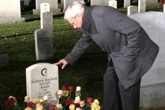 Tom Brokaw visits the grave of Kareem Khan at Arlington National Cemetery