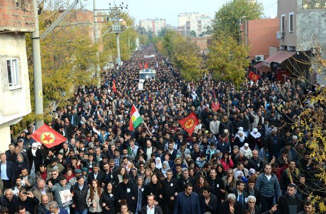 Hundreds of mourners follow a vehicle transports the coffin of killed Kurdish Lawyer Tahir Elci during his funeral the day after his assassination in Diyarbakir