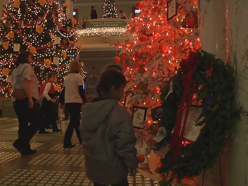 Wreaths Honor Current Former Service Members