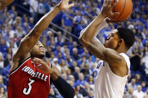 Ulis scores 21 No. 12 Kentucky holds off No. 16 Cards 75-73