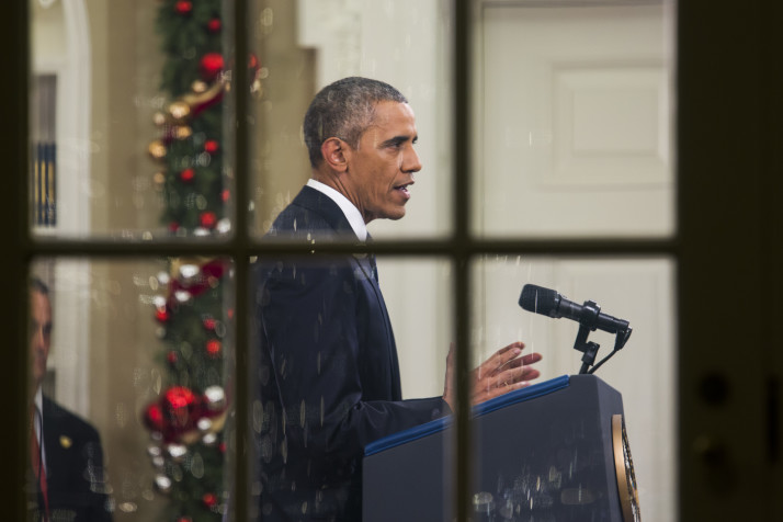 U.S. President Barack Obama is seen through the window of the Oval Office | EPA  JIM LO SCALZO