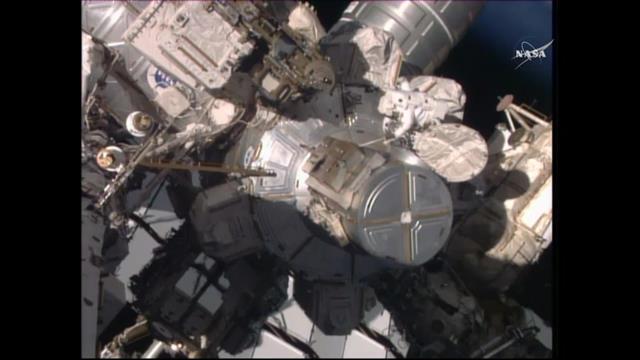 Station Managers “GO” For Monday Morning Spacewalk