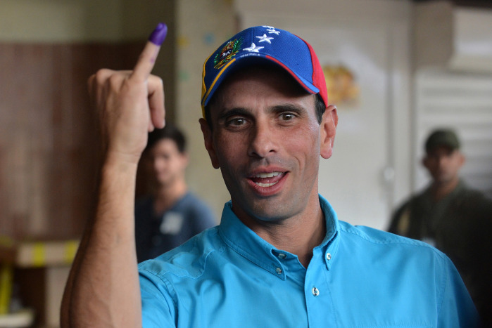 Venezuela's socialists pressured in knife-edge vote