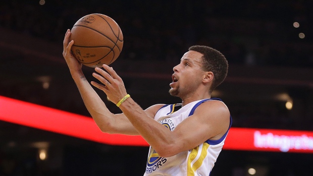 Warriors avenge only loss by rallying past Bucks, 121-112