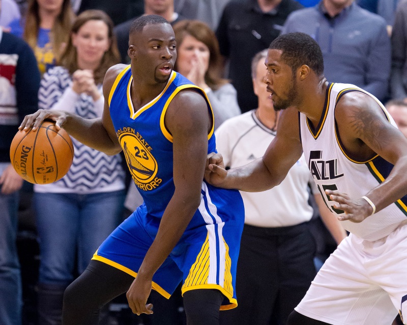 Warriors forward Draymond Green posts up against Jazz forward Derrick Favours in the Warriors 19th win of the season