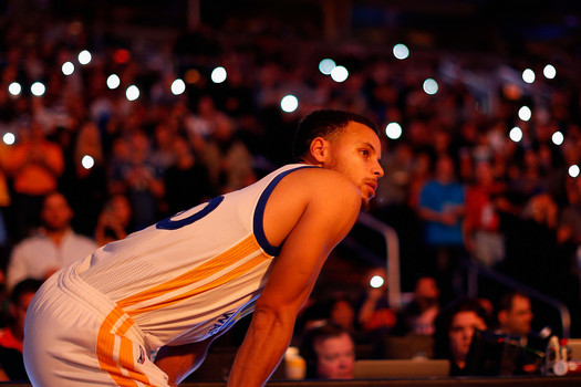 Stephen Curry and the Golden State Warriors remain perfect to start the season after defeating the Phoenix Suns on Friday night